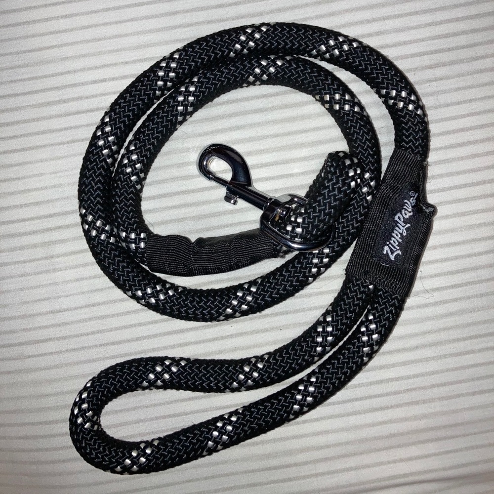 Zippy paws pet leash